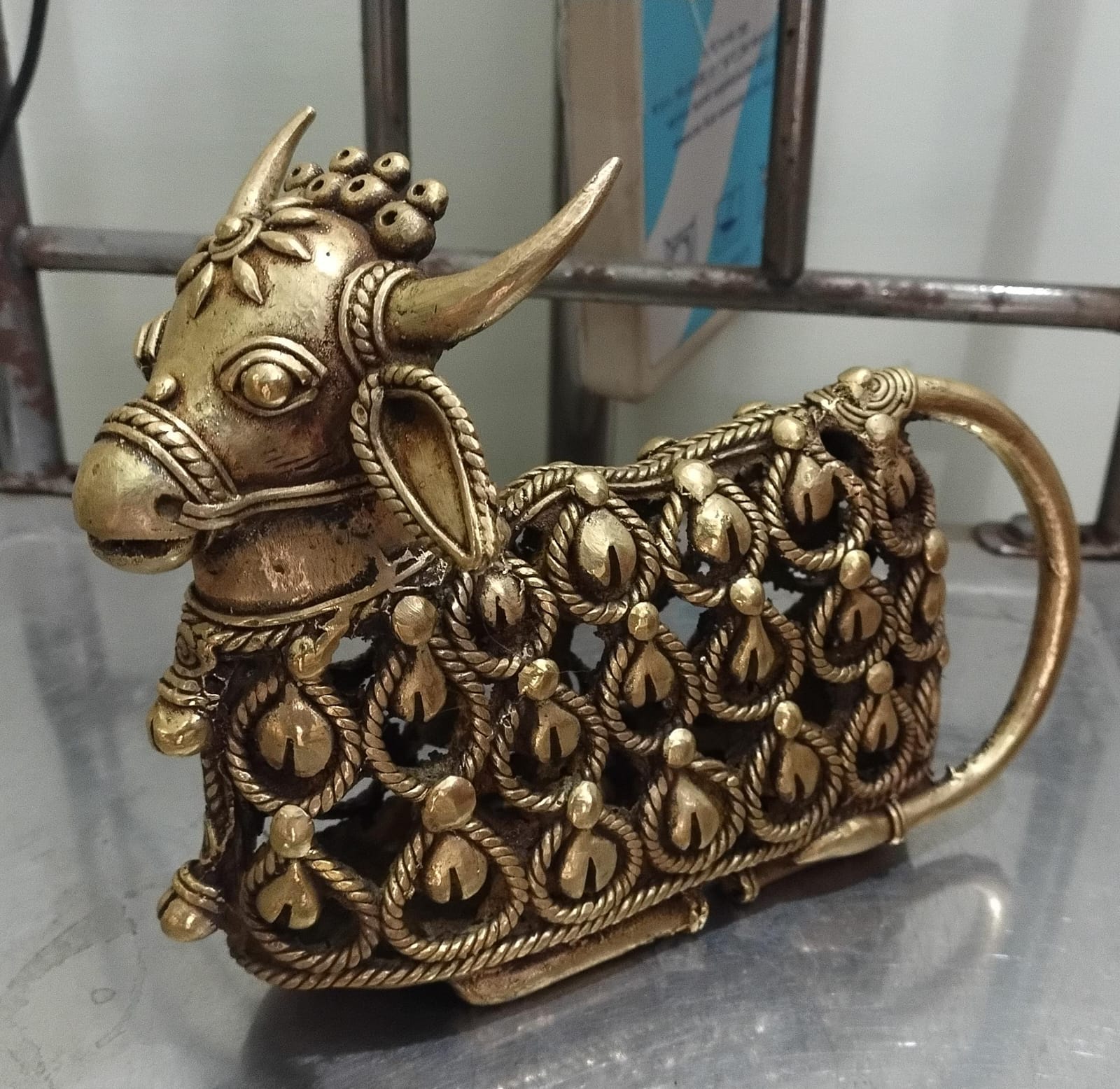 Handcrafted Brass Nandi Sitting Statue – Traditional Home Décor & Spiritual Blessings