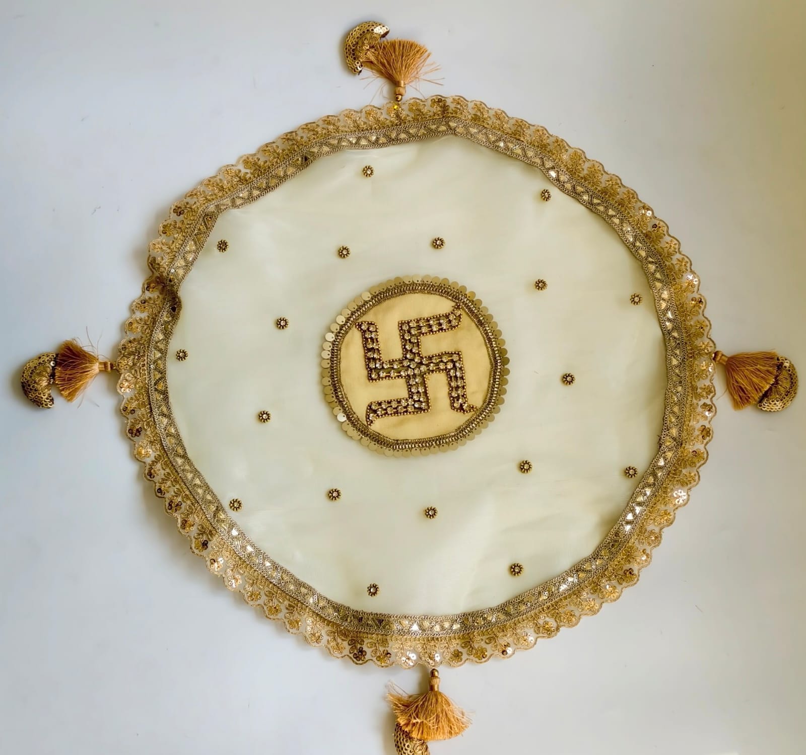 Round Thal Cover – 20 Inch Diameter, Diamonte Work with Premium Laces & Intricate Motifs for Festive Pooja Decor