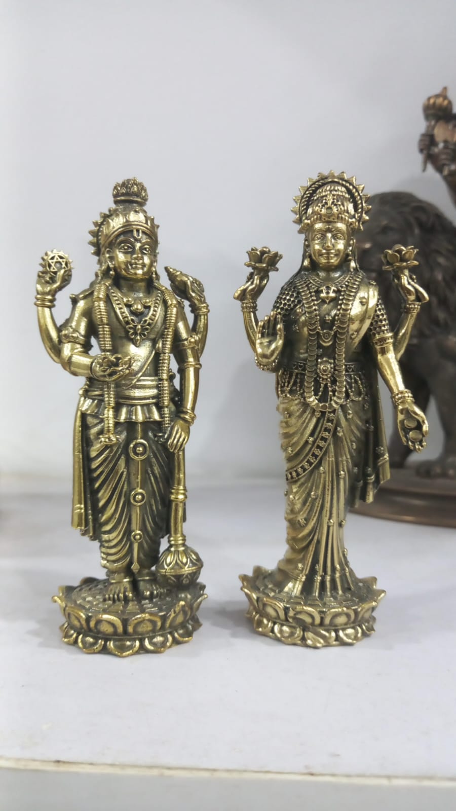 brass vishnuji and lakshmiji statue for home/office/home decor/gift item, Golden, 160224g