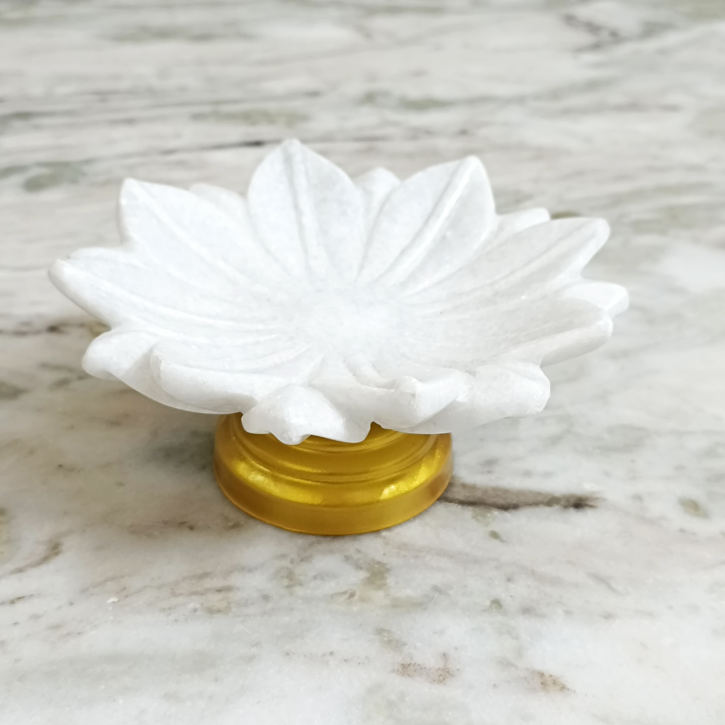 white marble lotus shape fruit bowl/snacks bowl/urli/home décor with metal stand, 6"