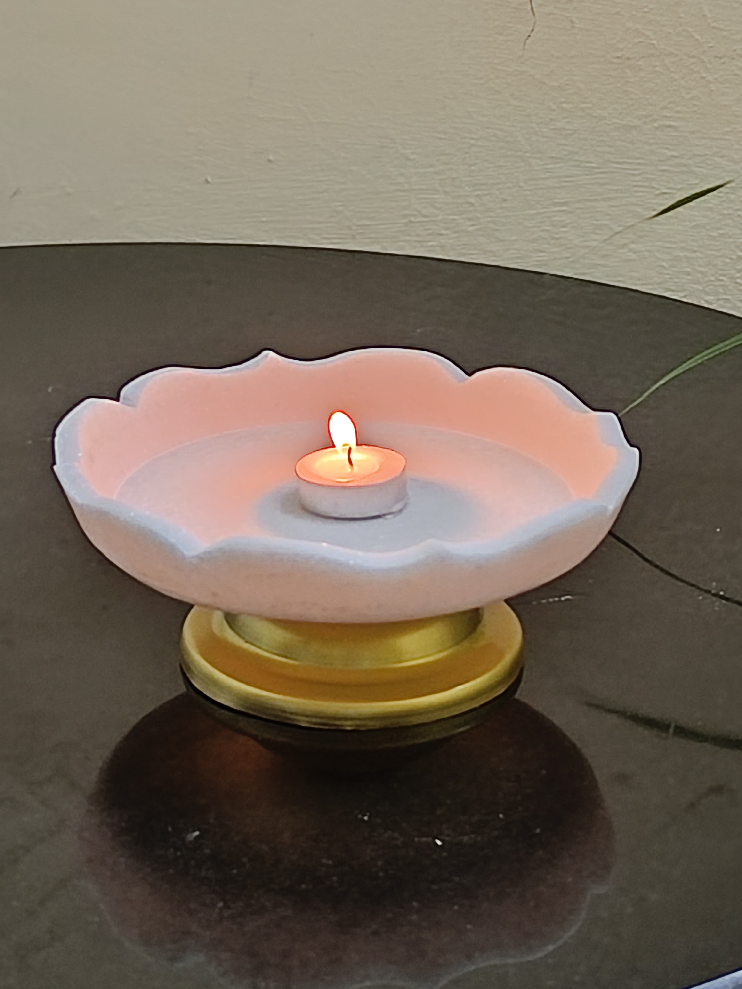 white marble fruit bowl/snacks platter/home décor urli bowl with golden metal stand