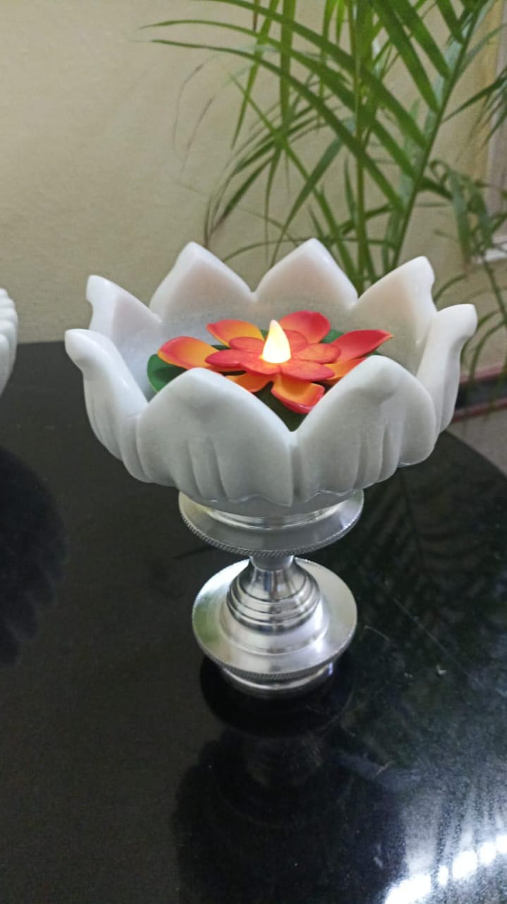 white lotus marble fruit bowl/snacks platter/home décor urli bowl with silver metal stand, 6"