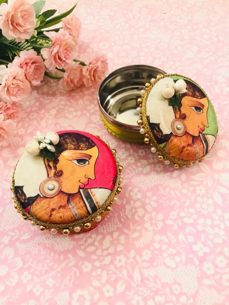 customized give away gift items/decorative boxes for wedding/festivals/house warming parties with pearl