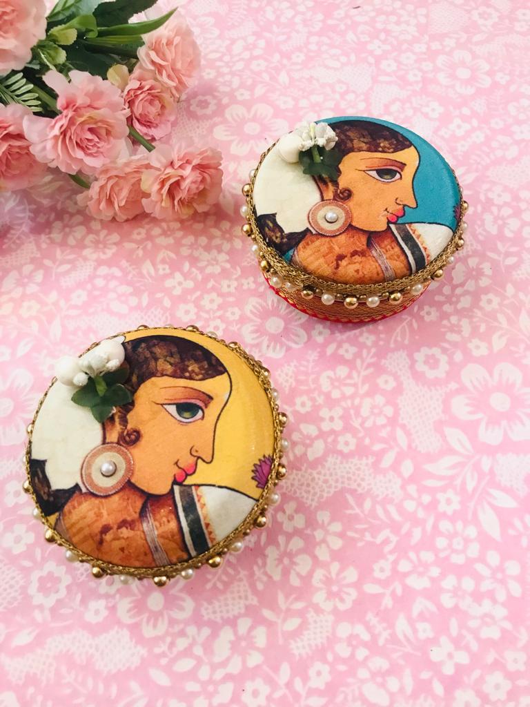 customized give away gift items/decorative boxes for wedding/festivals/house warming parties with pearl