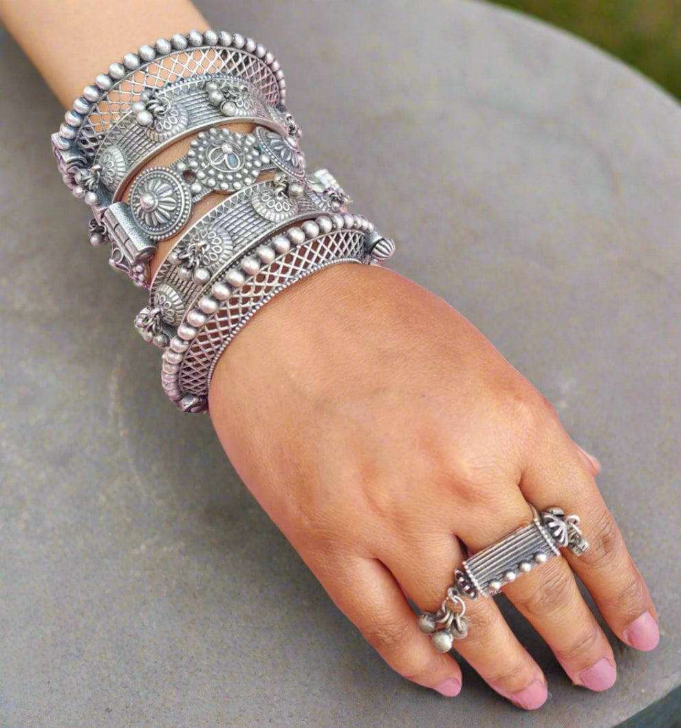 oxidized bangle set of 5 pieces looks good on any women.