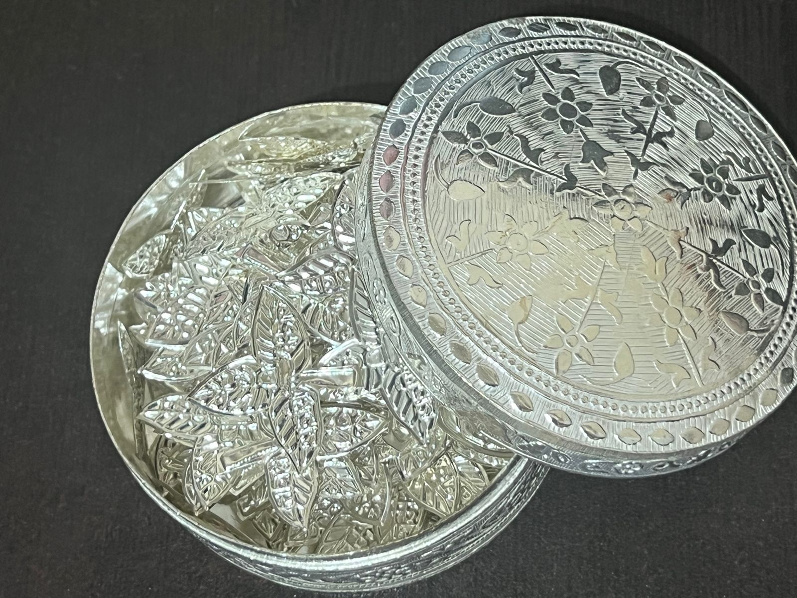 German Silver Bel Patra Leaves – 100 Pieces with Round Box for Pooja