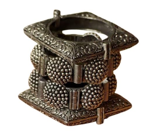 indiancraftsbykanika ORIGINAL CARVING SILVER LOOK ALIKE OPENABLE BRACELET - set of 4 pieces for gorls/women