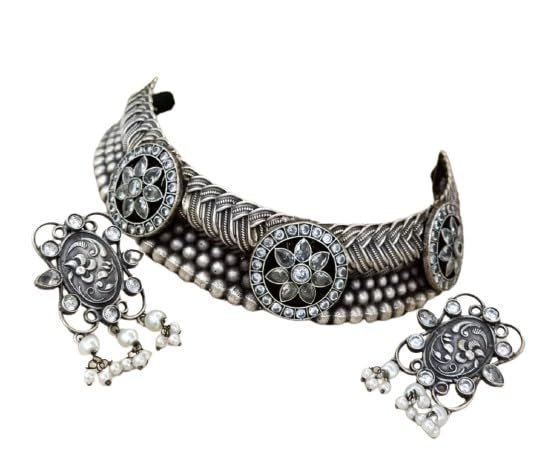 Germán silver choker necklace set with matching earrings with pearl drop.