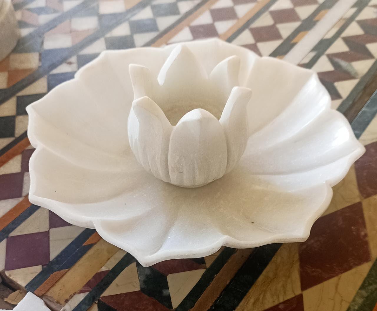 White Marble urli/Bowl/Plate with Lotus Tea Light Holder with 10 Wax Tea Light Holder for Home Decor/Valentine Day Dinner