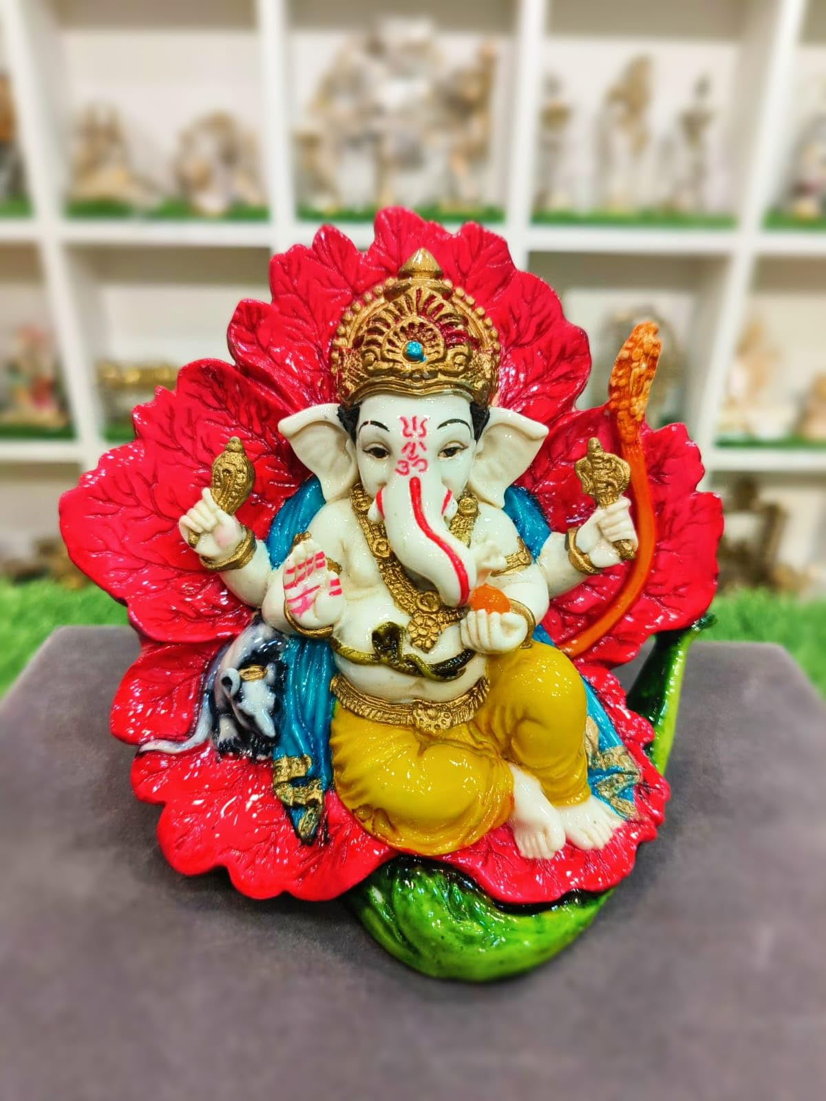 Handmade Colorful Resin Ganesh Statue on Leaf Statue/Idol/showpiece for Home