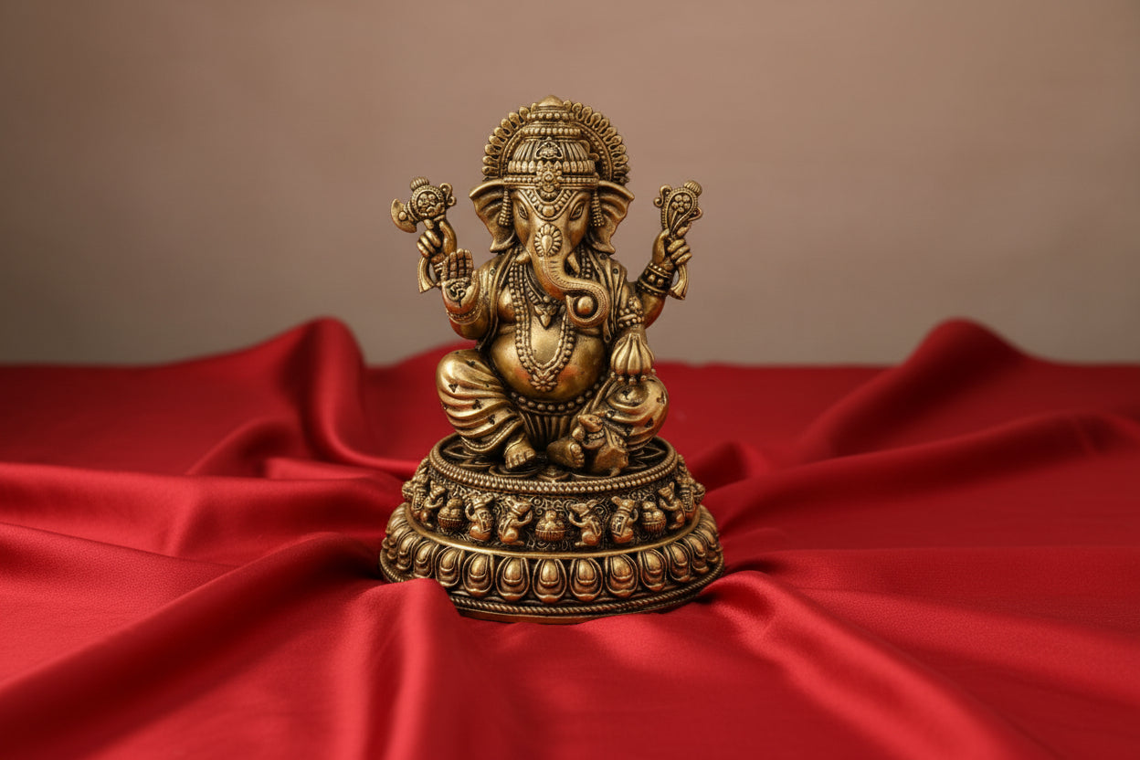 Elegant brass Lakshmi Ganesh idol pair for pooja rooms, home temples, Diwali décor, Vastu spaces, and housewarming gifts, symbolizing prosperity, wisdom, success, and divine blessings. 🪔✨🙏 